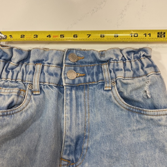 ❗2/$20❗High Rise Mom Jeans Distressed Bluenote size small - Picture 2 of 8